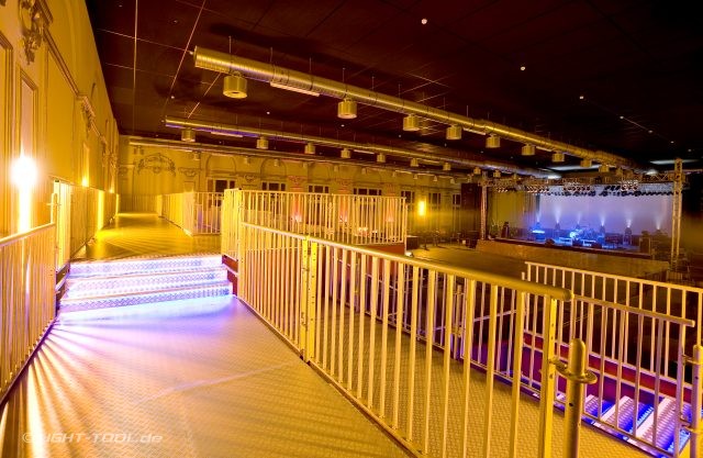 LED-Ambiente- und Tribünenbeleuchtung Huxleys Neue Welt Berlin